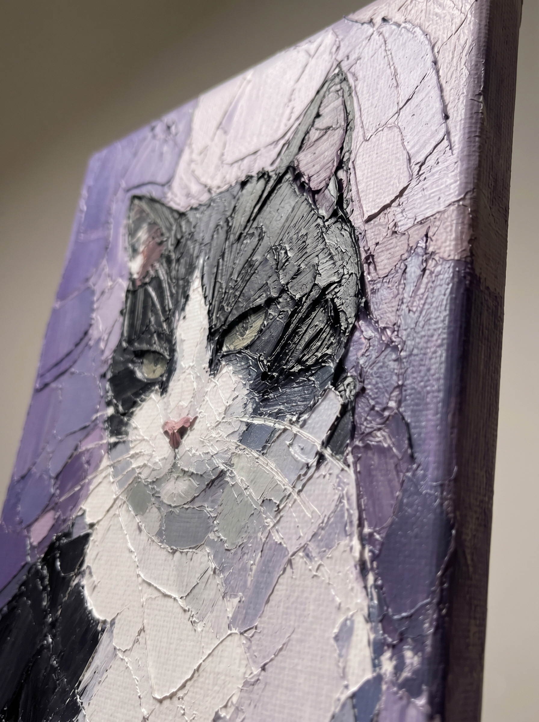 Zoom in to witness the fierce, irregular palette knife ridges. We use heavy, chunky layers of premium oil paint to build a physical, 3D sculptural relief. Watch how the shadows and highlights of the texture change beautifully as the natural light shifts across the canvas.